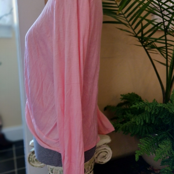 Top with a Twist - Picture 3 of 9